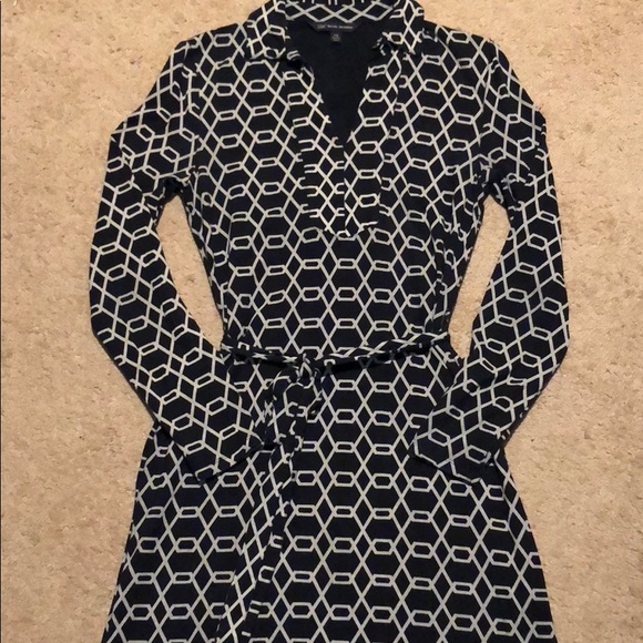 Brooks Brothers Dresses & Skirts - Brooks Brothers navy/khaki belted v-neck dress